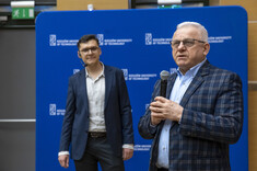 Od lewej: dr inż. T. Kubaszek, prof. PRz A. Marciniec,