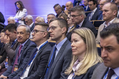 Otwarcie konferencji Road to URC „Security and Defense Dimension”, trzeci z lewej panelista dr hab. inż. M. Ruszel, prof. PRz,