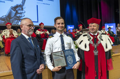 Od lewej: prof. dr hab. inż. Marek Orkisz, mgr inż. Łukasz Bańczyk, prof. dr hab. inż. Piotr Koszelnik,