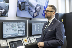 Wizyta ministra M. Kulaska w Laboratorium Wodorowym,