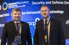 Od lewej: prof. P. Koszelnik, S. Gąsior,