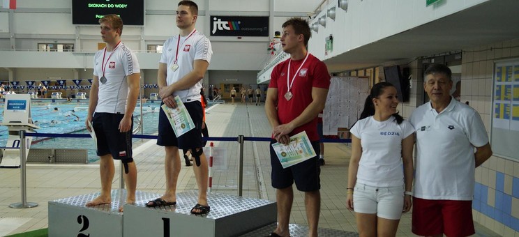 [FOTO] Studenci PRz na Zimowych Mistrzostwach Polski w skokach do wody